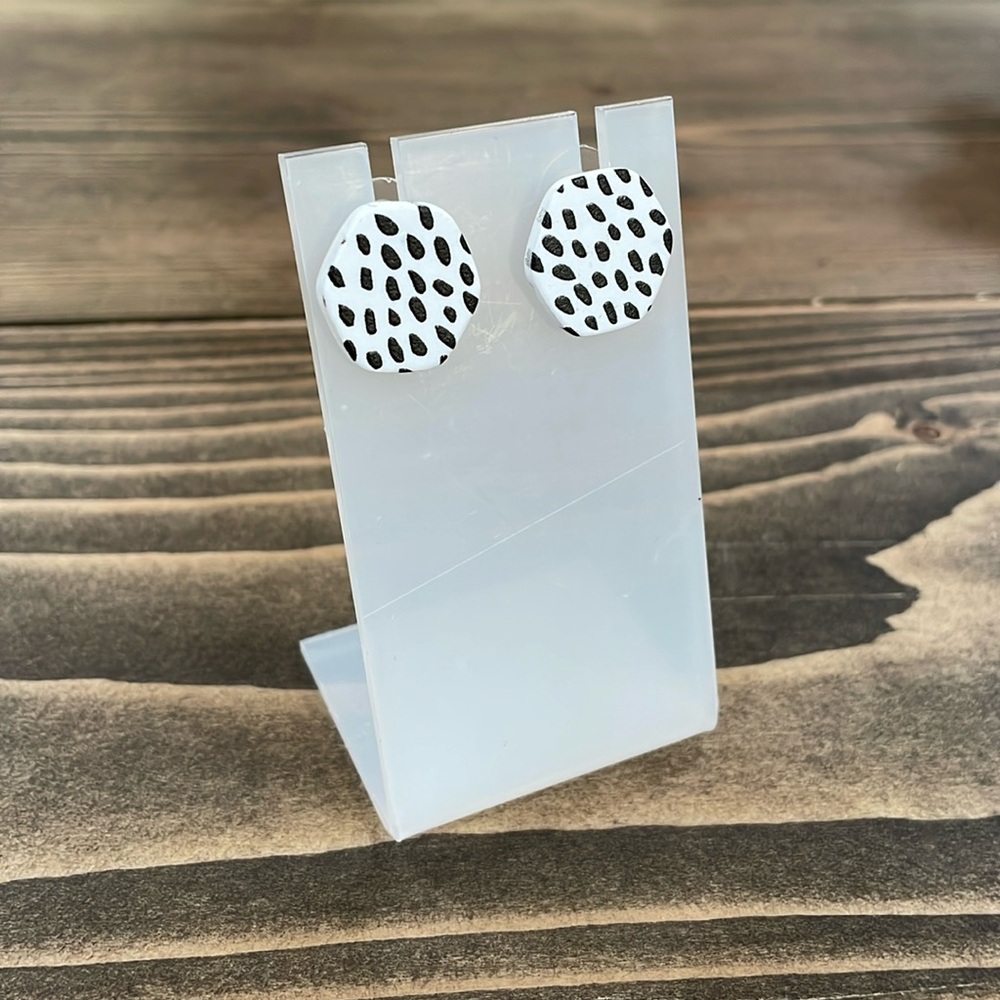 🌟2x Host Pick🌟Black & White Octagon Earrings